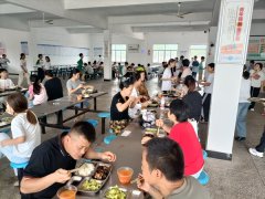 <strong>宿松县新兴初中多行动强化养分餐办理工</strong>